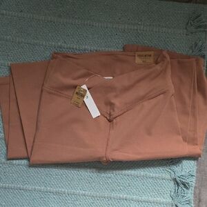 PINK active Flare Leggings.